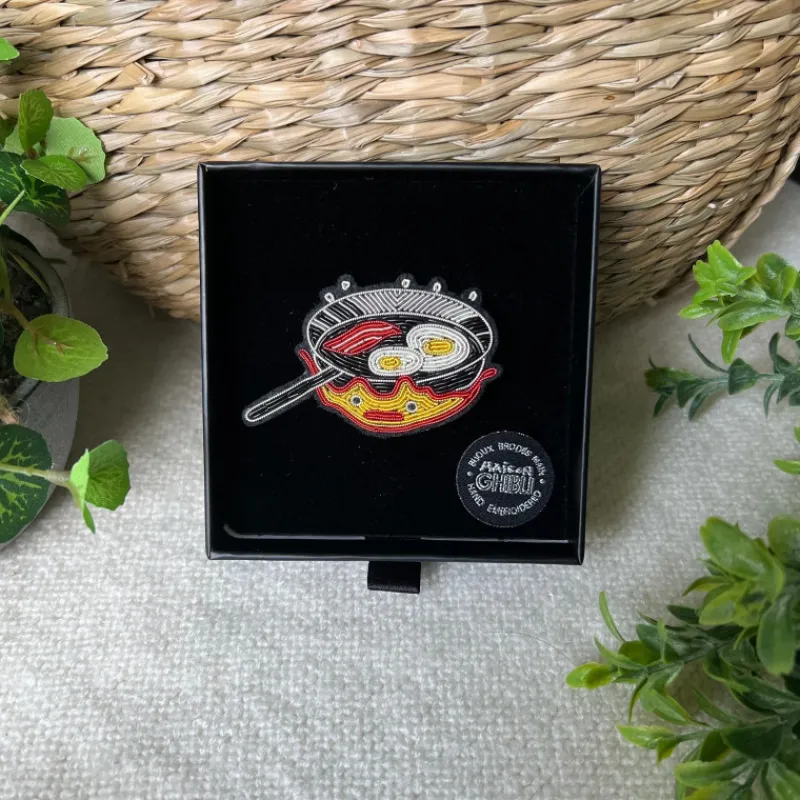 Pins*Maison Ghibli Embroidered Jewel Brooch Frying Pan - Howl’s Moving Castle